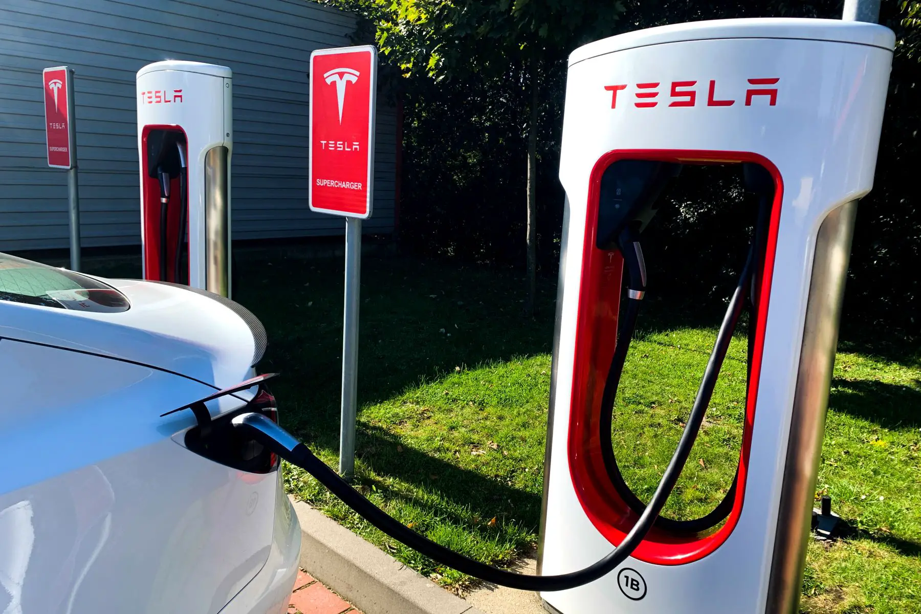 Tesla Destination Charger vs Supercharger : tout ce que vous devez