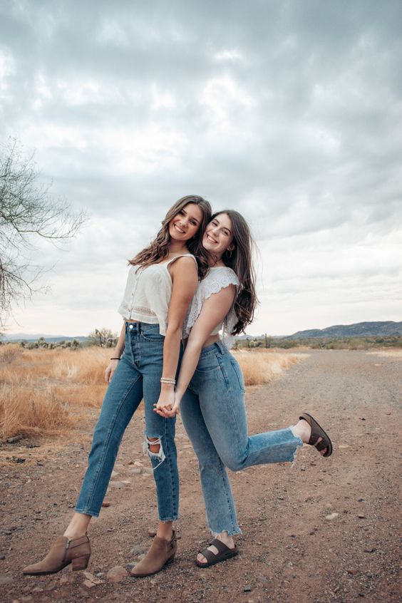 20+ Best Friend Picture Ideas to Celebrate Your Friendship