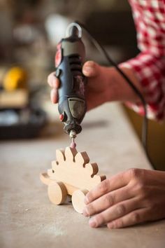 How to Carve Wood with a Dremel Tool - The Tech Edvocate