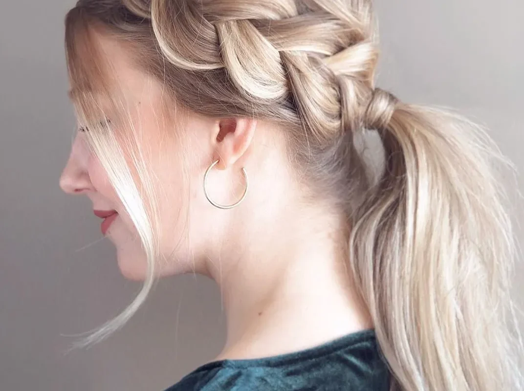 4 Ways to Do Simple, Quick Hairstyles for Long Hair - The Tech Edvocate